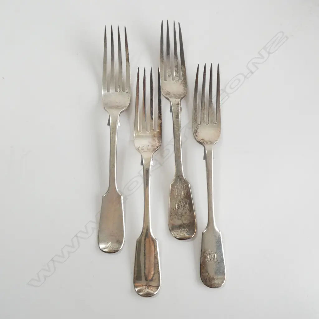 (17757) 4 STG SILVER DINNER FORKS Image 1++