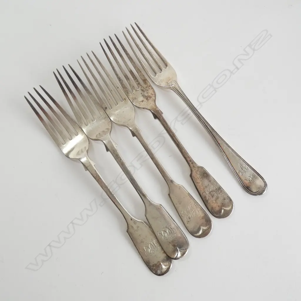 (17757) 5 ASST STG SILVER ENTREE FORKS Image 1++
