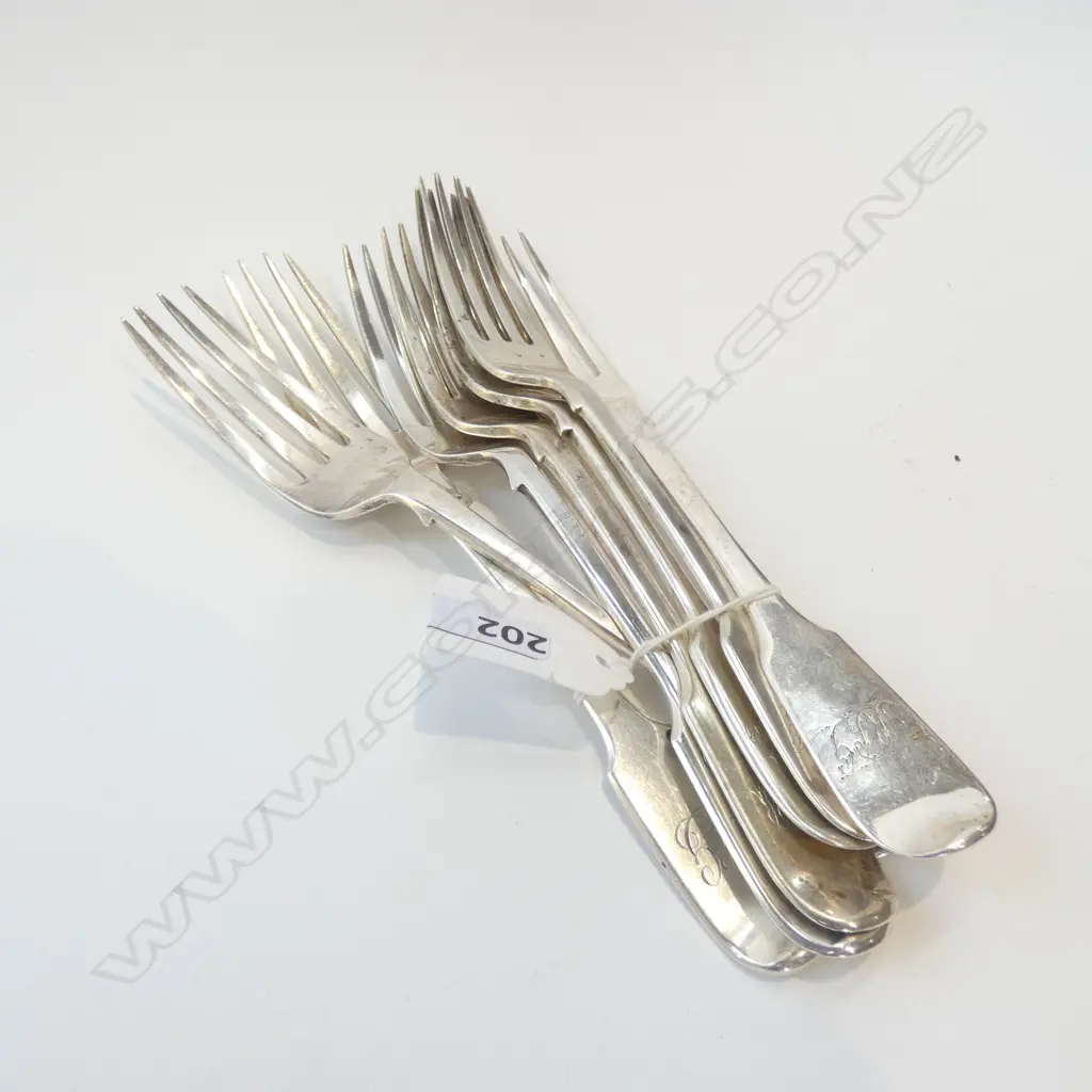 (17577) SEVEN STG SILVER ENTREE FORKS Image 1++