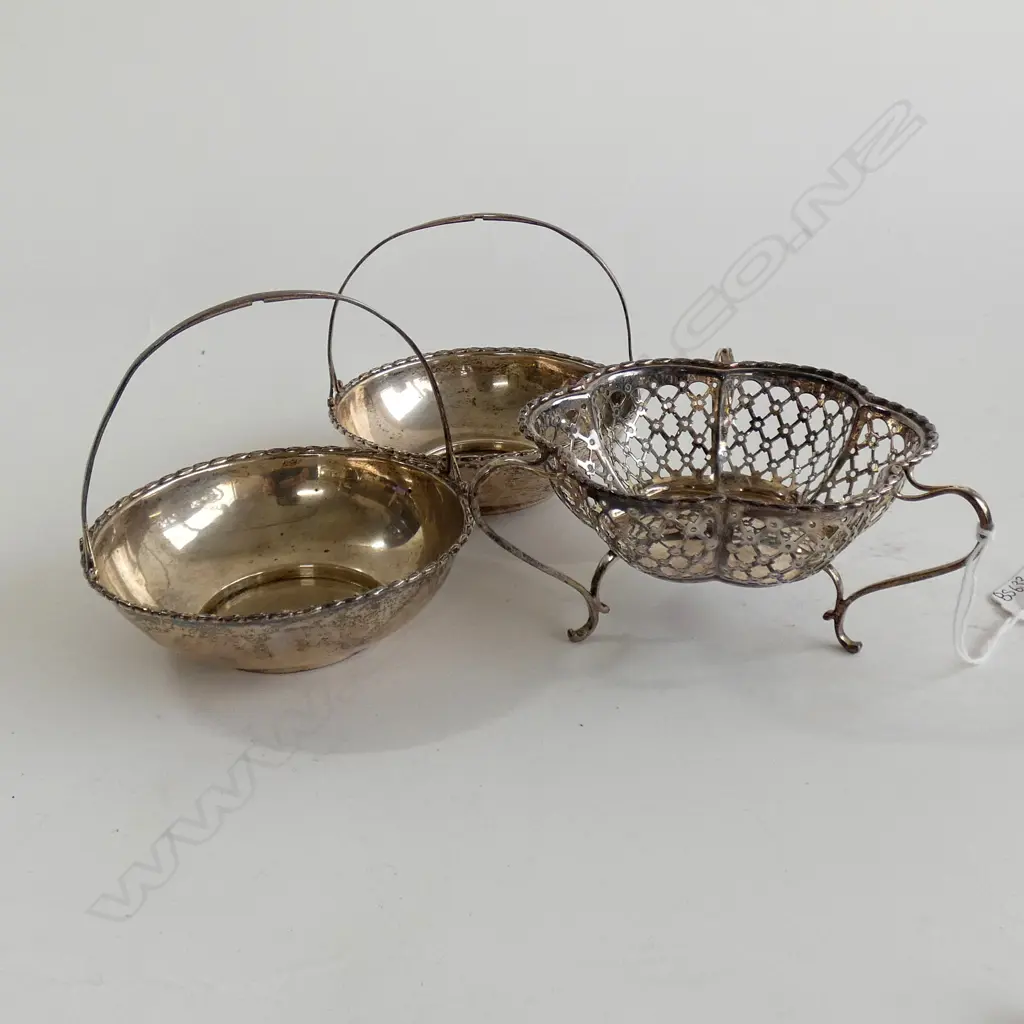 (17763) PR SM STG SILVER DISHES (DIA 100MM) + PIERCED DISH (DIA 130MM) TOTAL WEIGHT 195GMS Image 1++