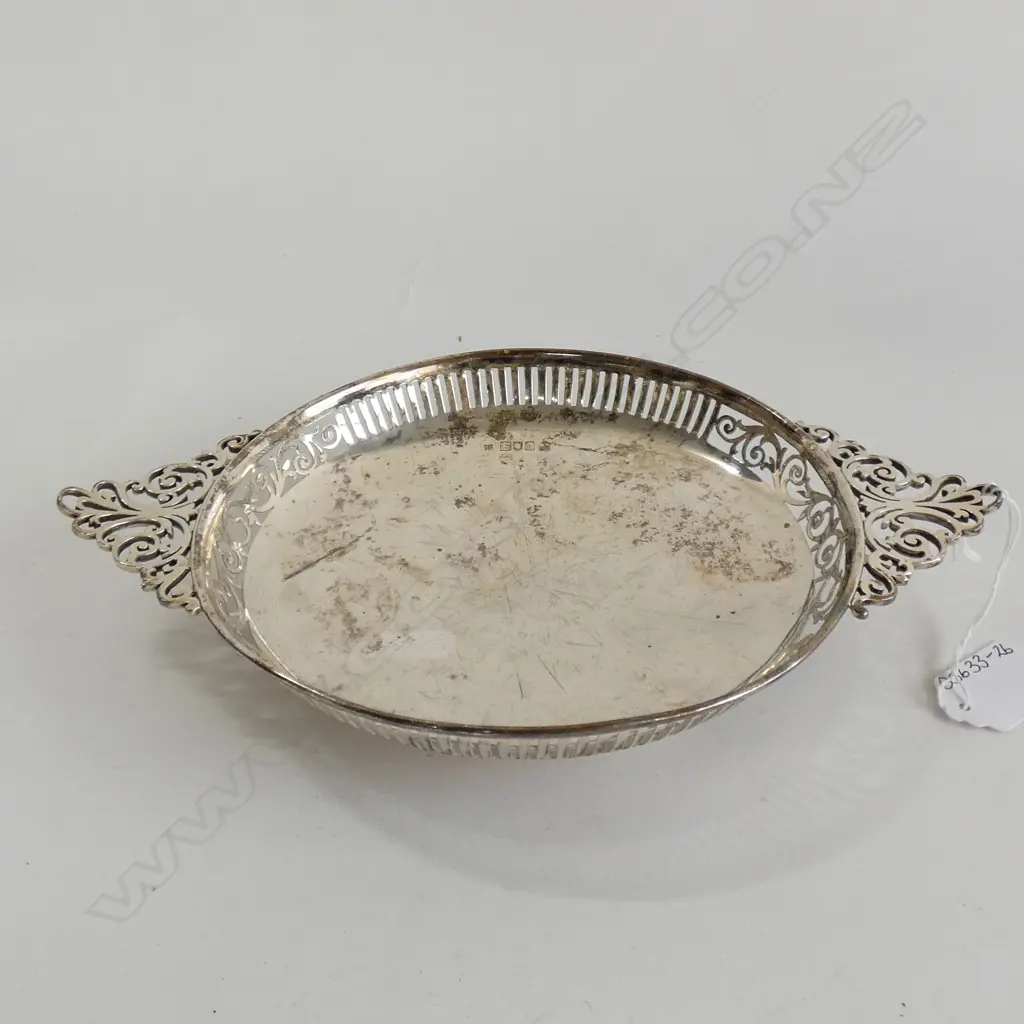 (17763) STG SILVER PIERCED HANDLES & RIMMED DISH L 265MM LONDON 1905 Image 1++
