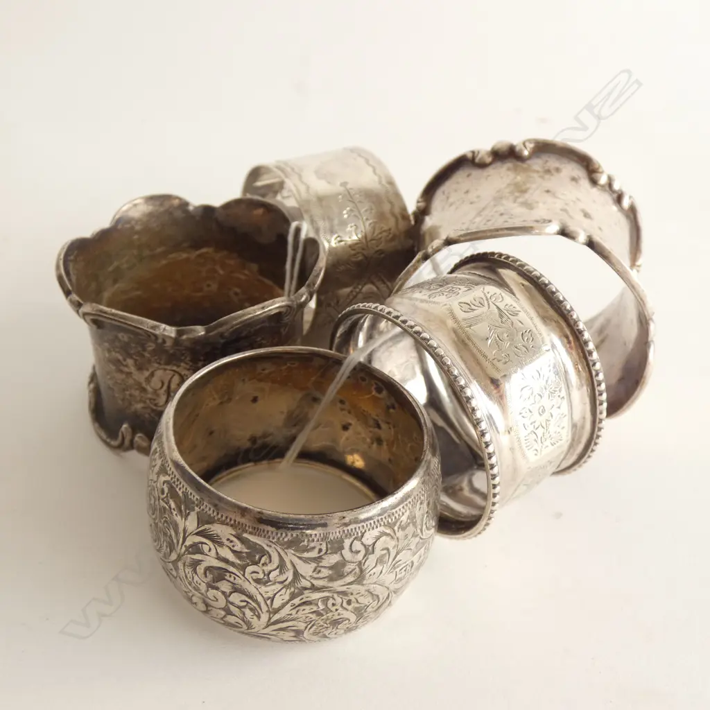 (17757) 5 ASST STG SILVER NAPKIN RINGS Image 1++
