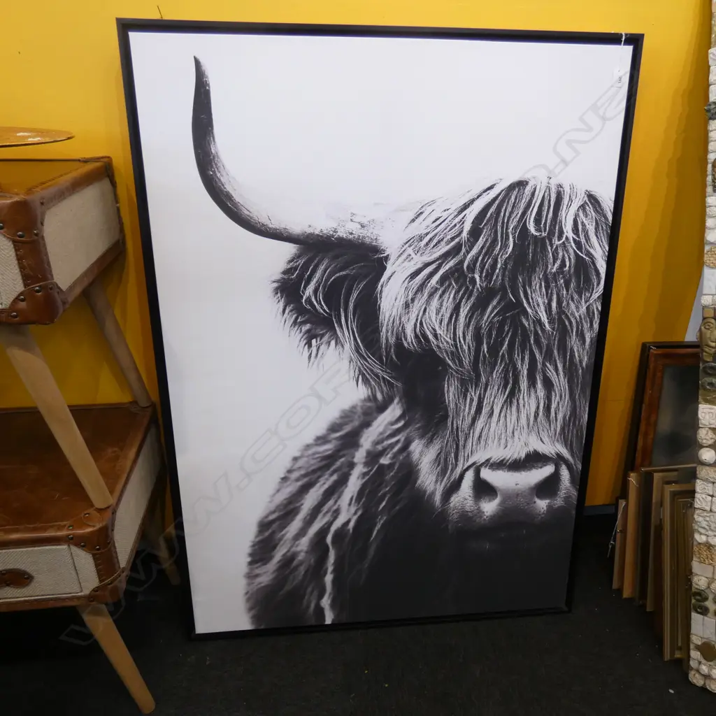 LGE MODERN PRINT HIGHLAND COW BLACK FRAME 1420x1020mm Image 1++