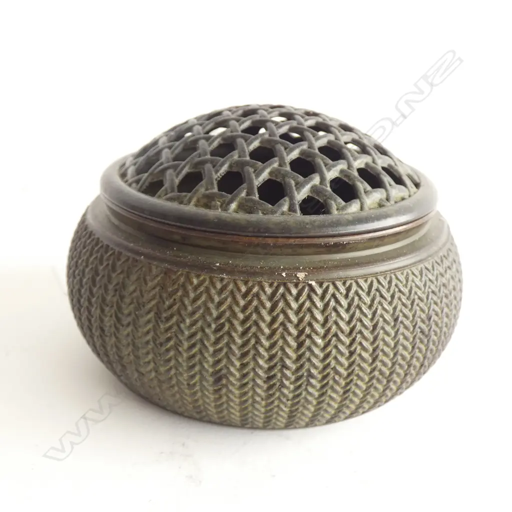 CHINESE BRONZE INCENSE BURNER, BASKET MOULDED, CAST 4 CHARACTER MARK UNDER BASE, dia.95mm Image 1++