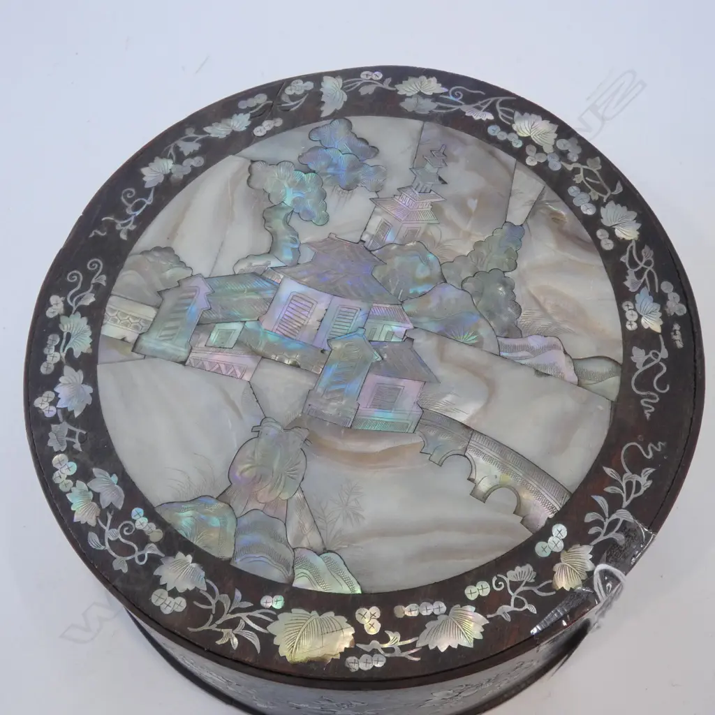 MOP INLAY BOX 210mm dia Image 1++