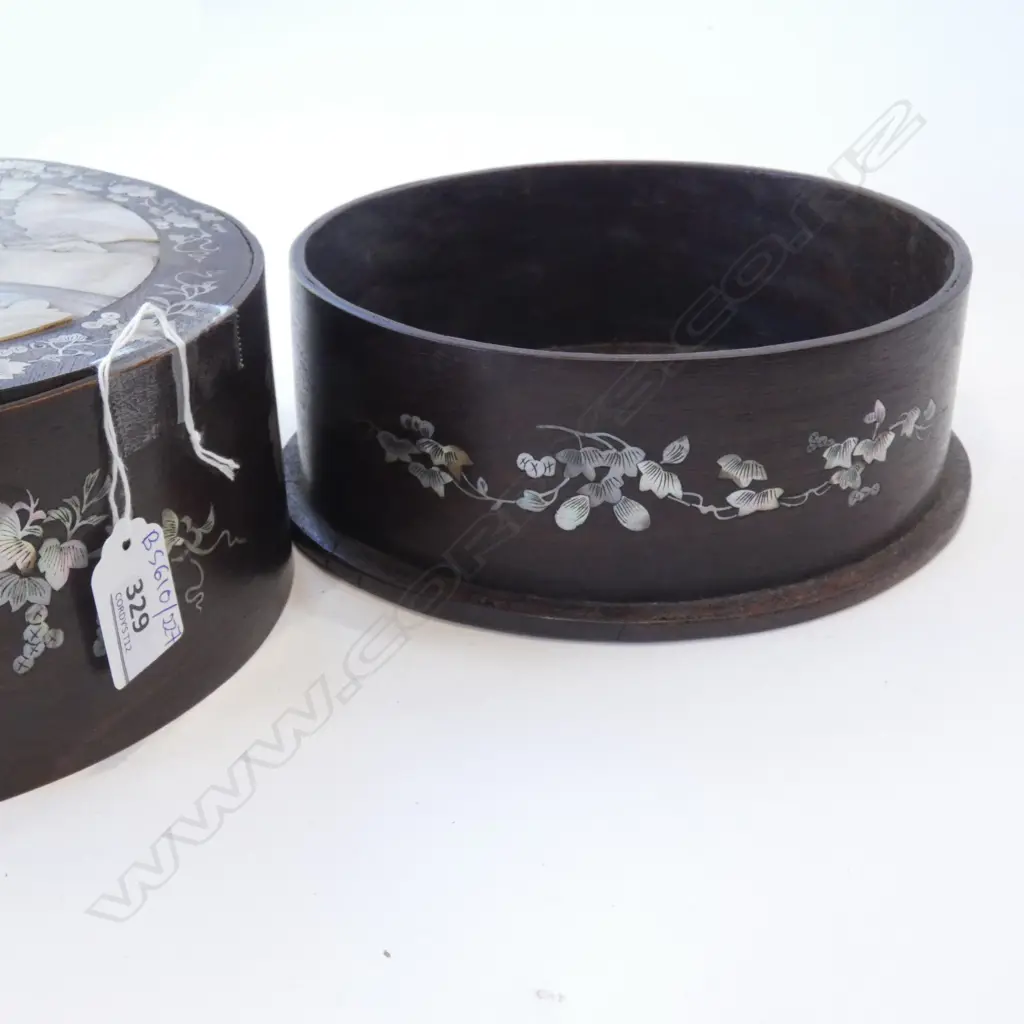 MOP INLAY BOX 210mm dia Image 1++