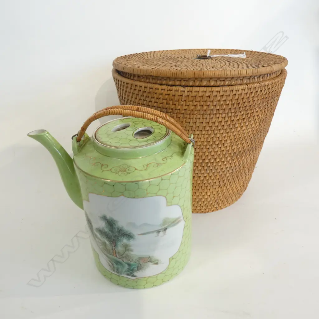 VINTAGE GREEN CHINESE TEAPOT IN WOVEN CASE Image 1++