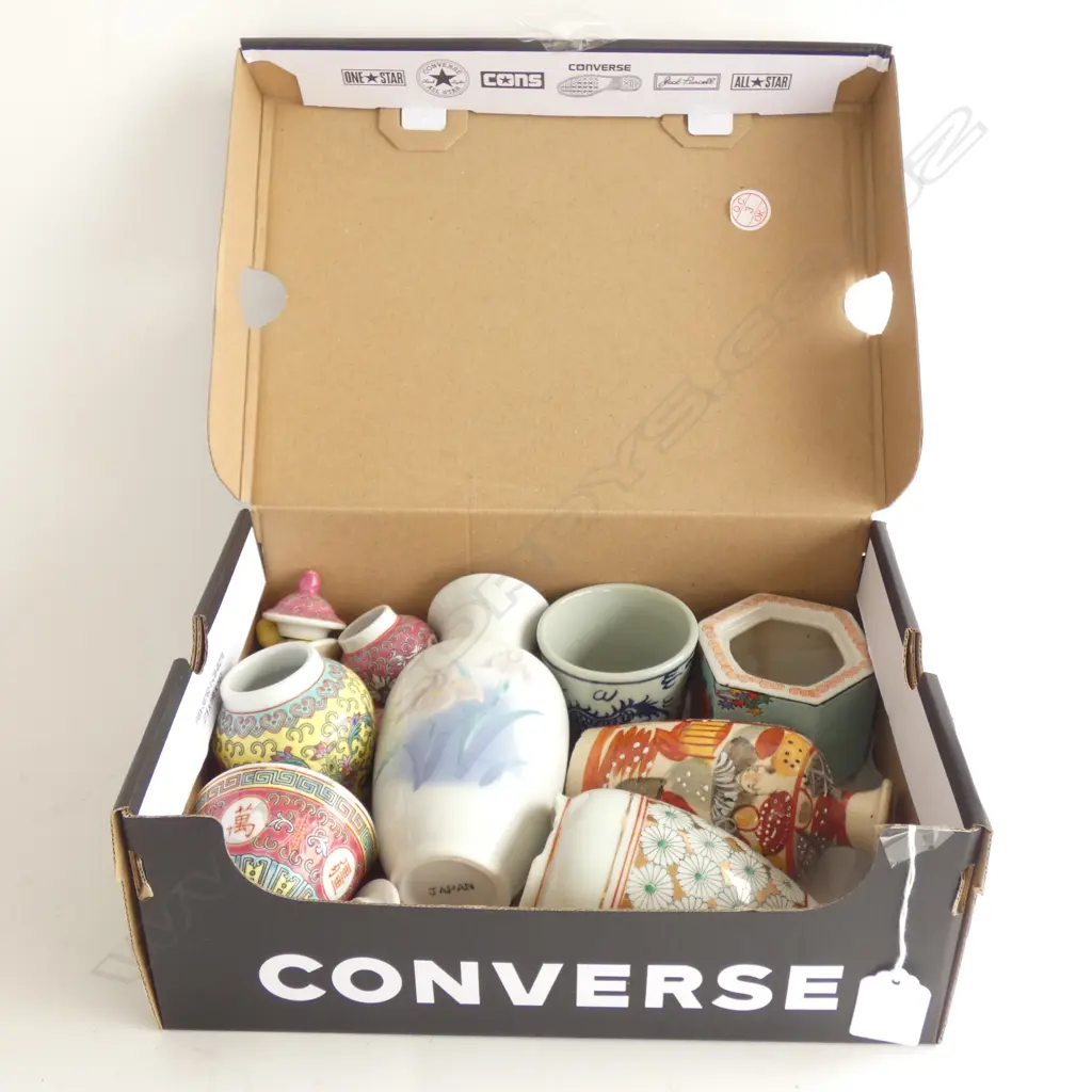 BOX OF ORIENTAL PORCELAIN Image 1++