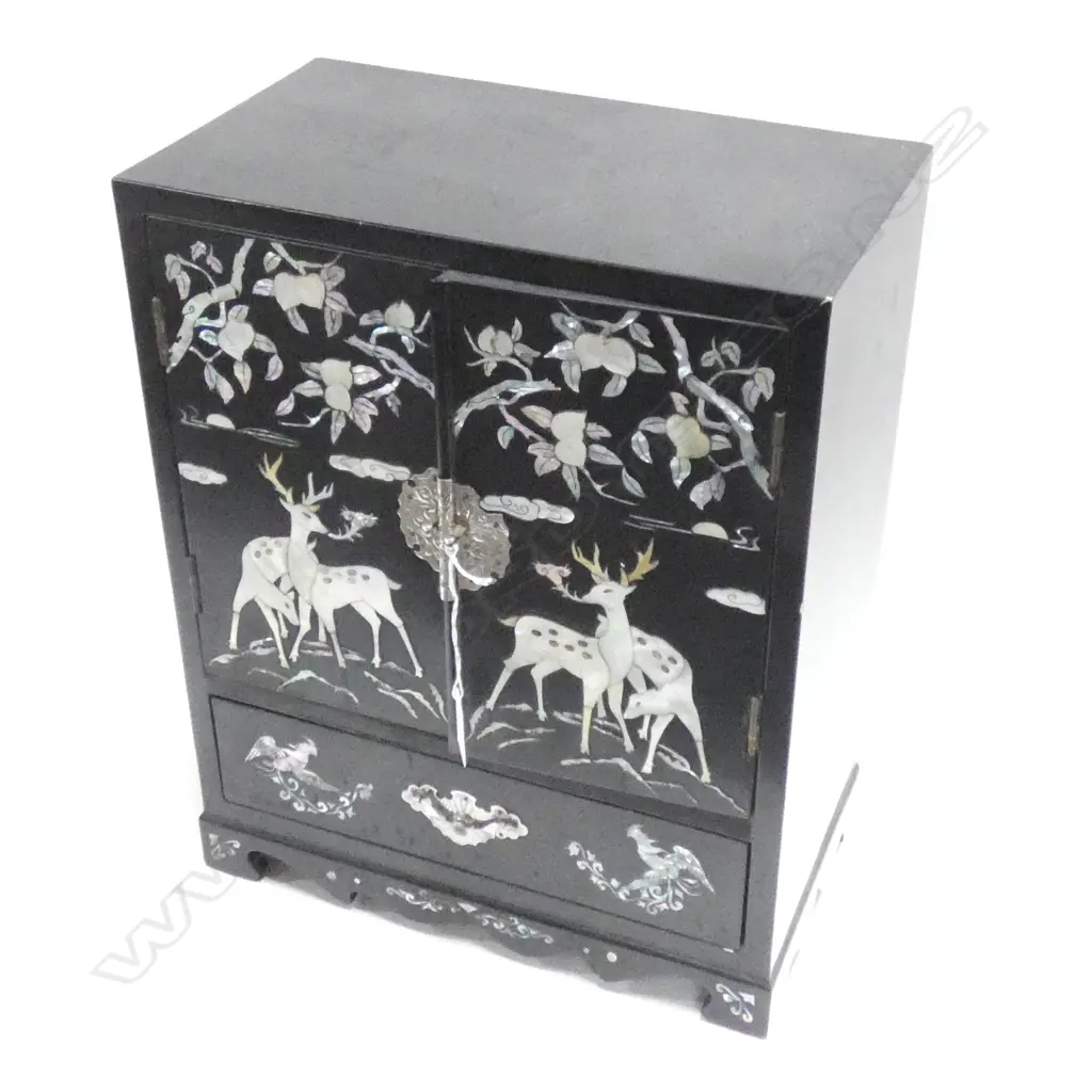 SMALL BLACK LACQUER ORIENTAL JEWELLERY CABINET w. MOP DECORATION... Image 1++