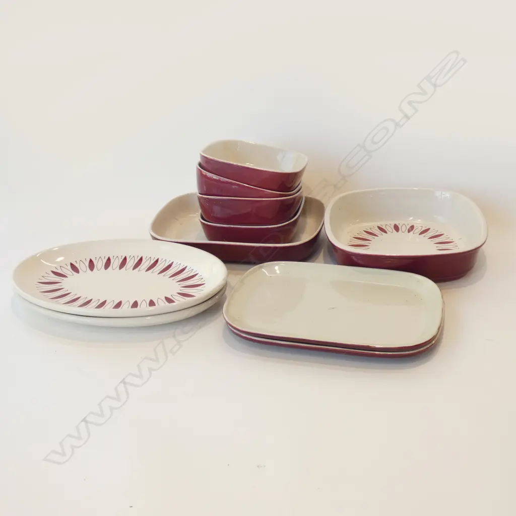 10 PCES RED CROWN LYNN POTTERY Image 1++