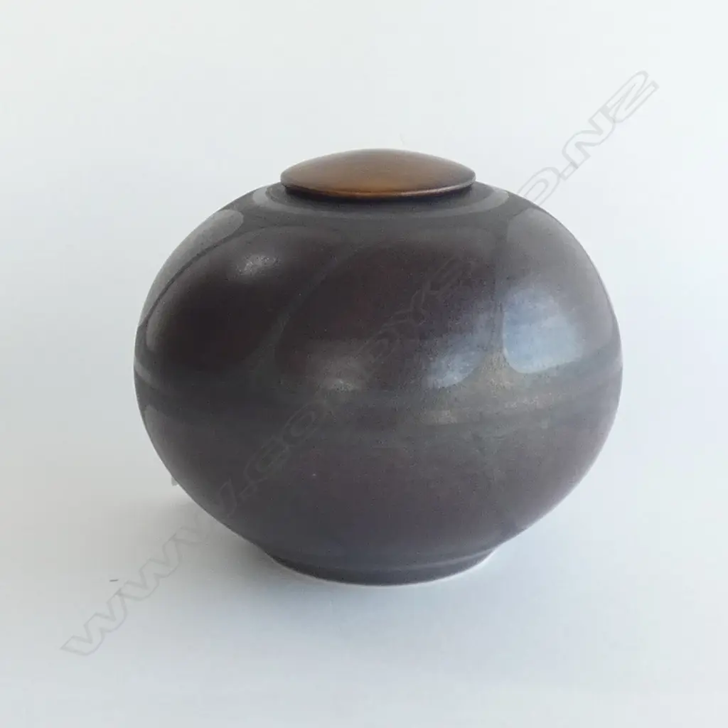 ANNEKE BORREN VASE 170mm dia Image 1++