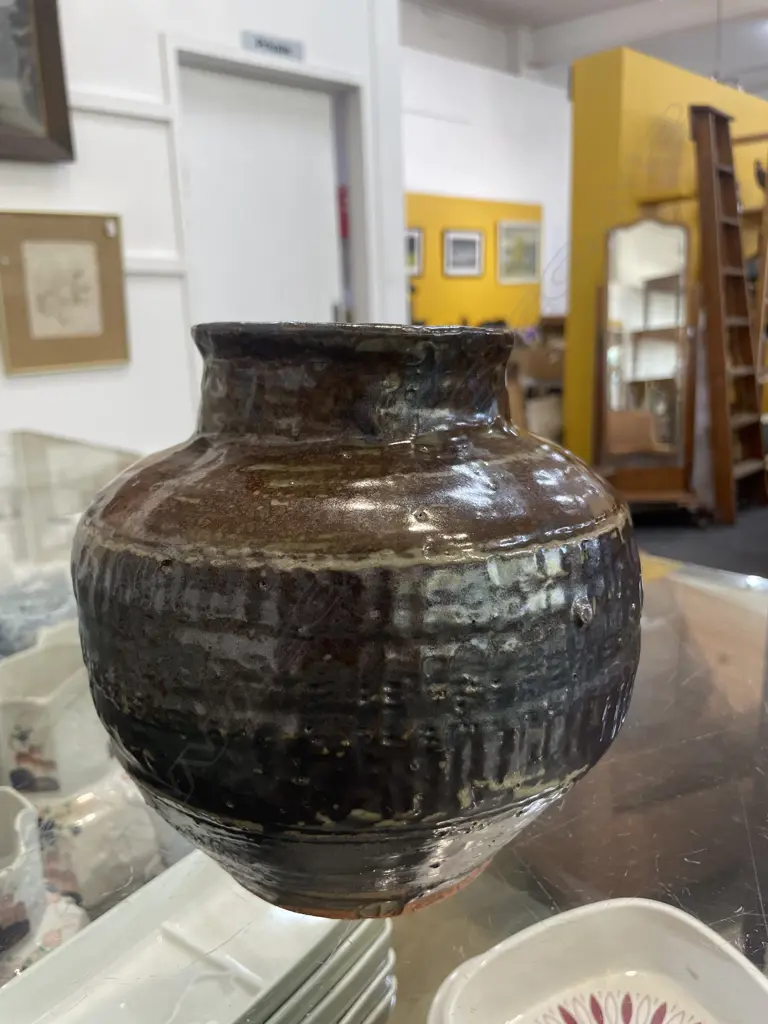 (17787)EARLY LEN CASTLE LG POTTERY VASE -  INCISED AT BASE  H 210MM Image 1++