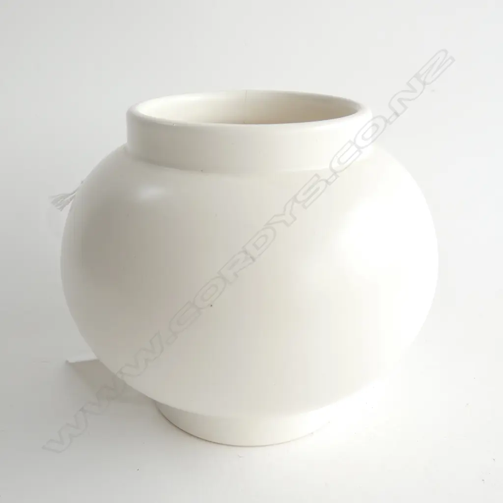 CROWN LYNN HAND POTTED VASE H.110mm... Image 1++