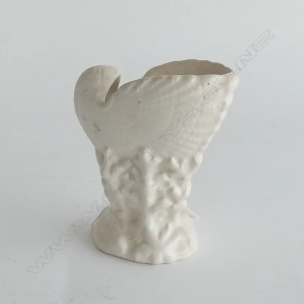 (17781) TITIAN STUDIOS WHITE NAUTILUS VASE H. 110MM Image 1++