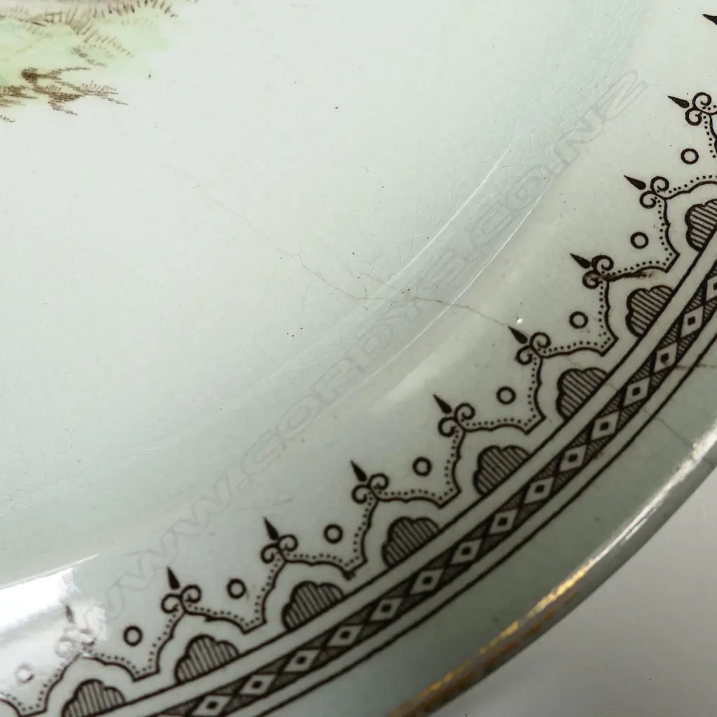 WEDGWOOD MAJOLICA PLATE PLUS VICTORIAL PICTORIAL PLATE (CRACKED), DIA. 230mm & 270mm Image 1++