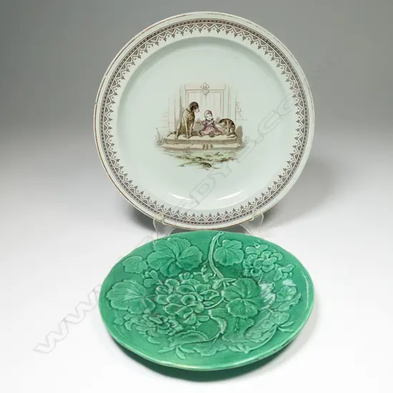WEDGWOOD MAJOLICA PLATE PLUS VICTORIAL PICTORIAL PLATE (CRACKED), DIA. 230mm & 270mm