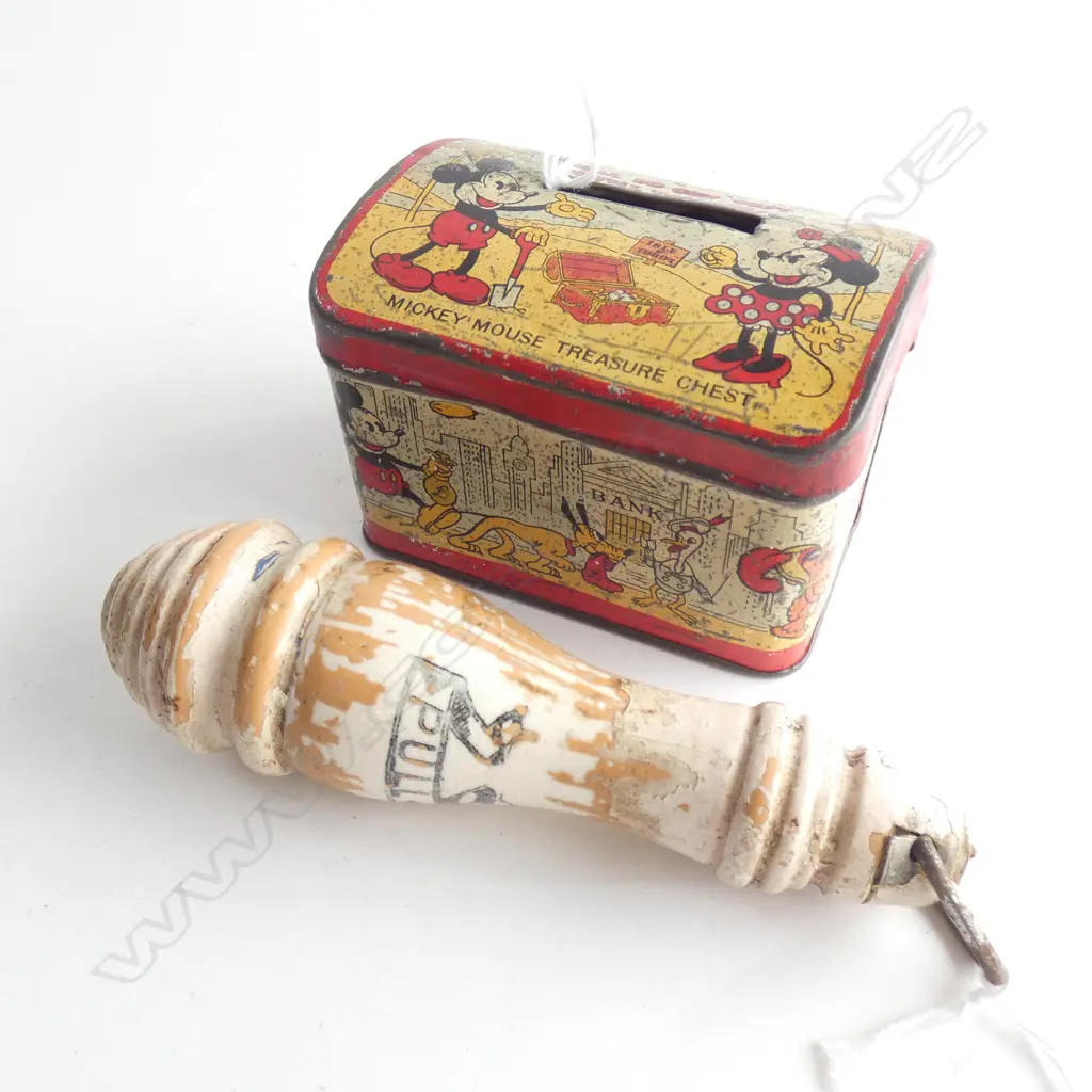 A VINTAGE PORCELAIN TOILET PULL 130 MM & VINTAGE MICKEY MOUSE TREASURE CHEST 80MM LONG AF Image 1++