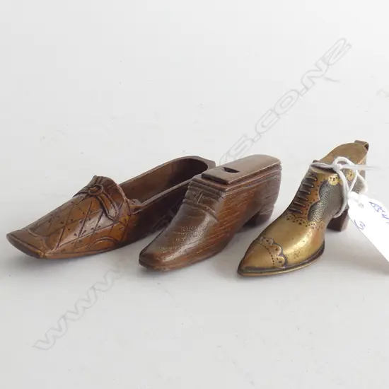 3 ANTIQUE SHOE SNUFF BOXES. 1 BRASS + 2 WOOD