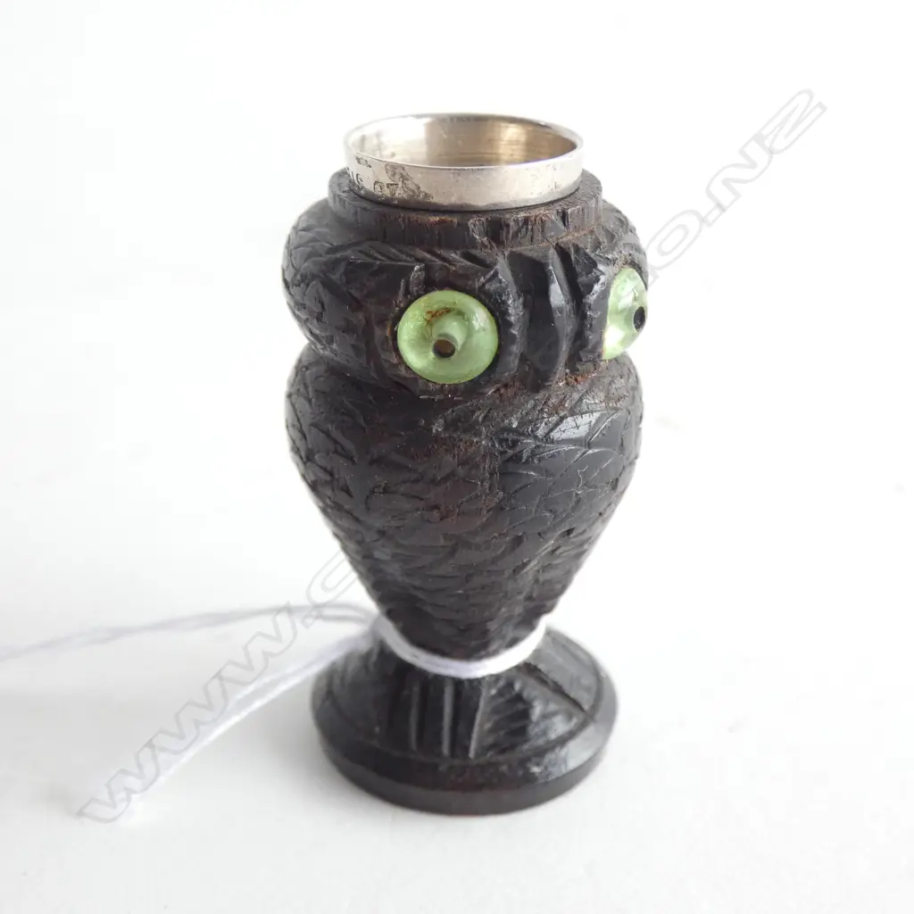 ANTIQUE CARVED OWL THIMBLE HOLDER W SILVER THIMBLE Image 1++