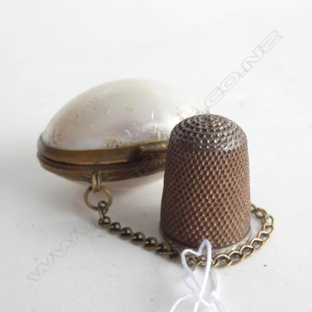 MOP & GILT BRASS VINTAGE THIMBLE HOLDER Image 1++