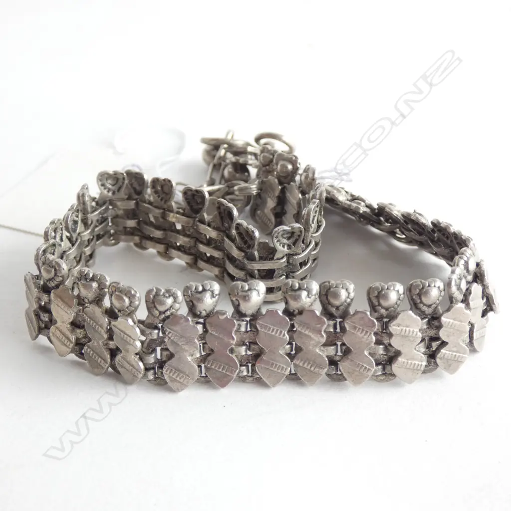 ETHNIC SILVER ? CHOKER?. HEART & SHIELD FORMS Image 1++