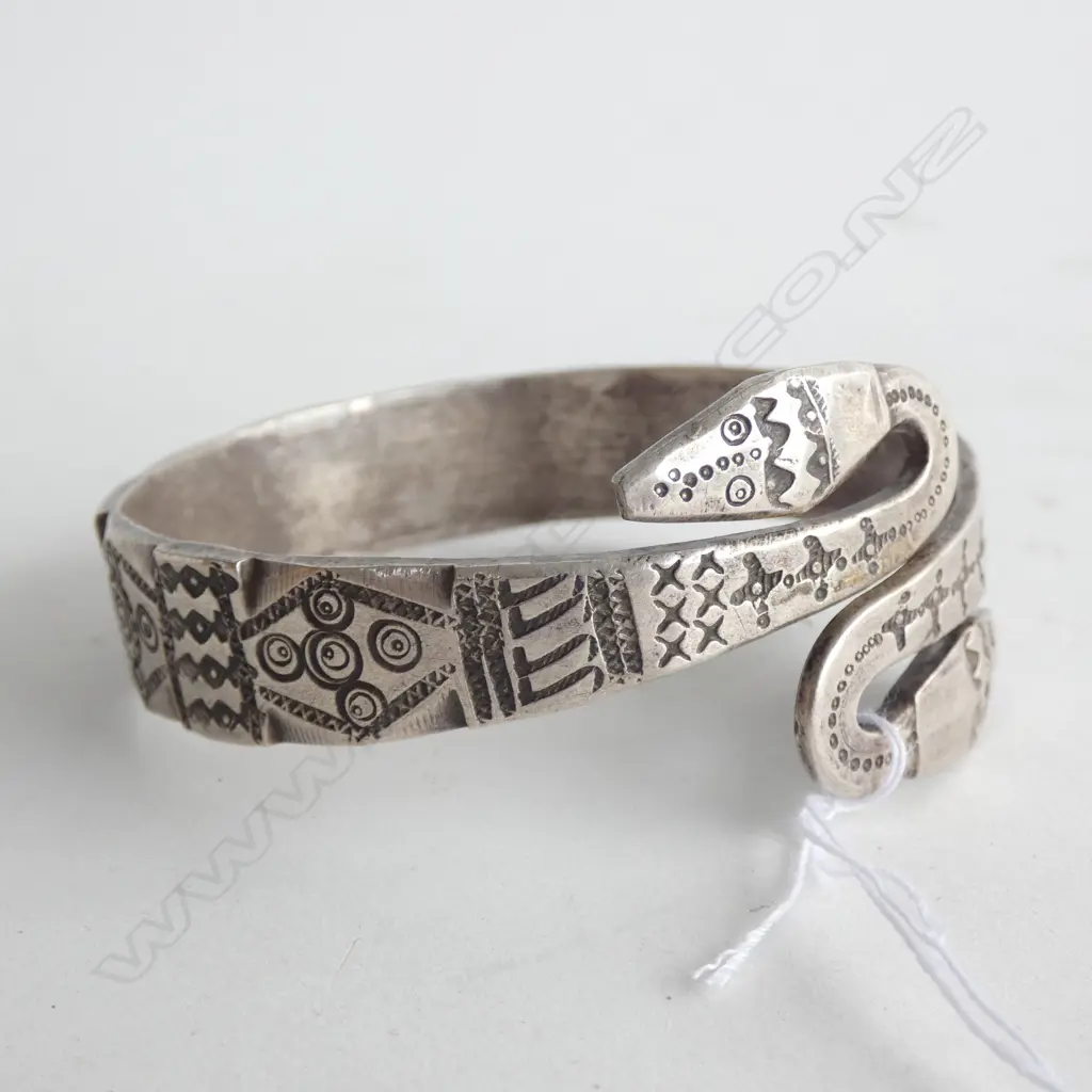 SILVER ? TRIBAL DBLE SNAKE HEADED BANGLE Image 1++