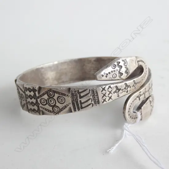 SILVER ? TRIBAL DBLE SNAKE HEADED BANGLE