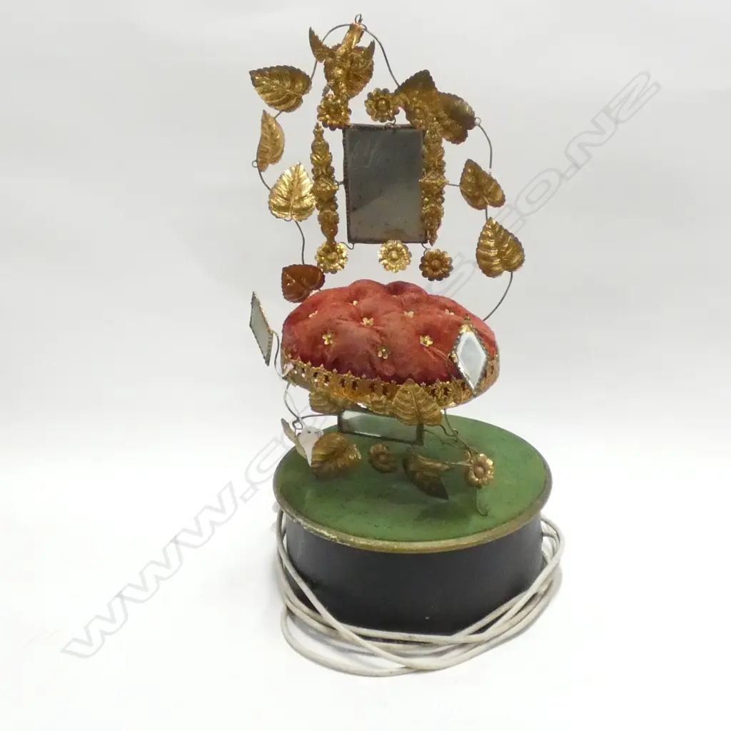 FRENCH WEDDING DOME DISPLAY (MINUS DOME) H.520mm Image 1++
