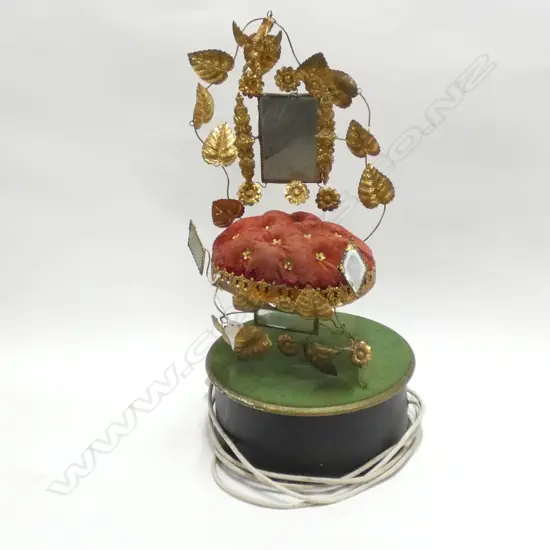 FRENCH WEDDING DOME DISPLAY (MINUS DOME) H.520mm