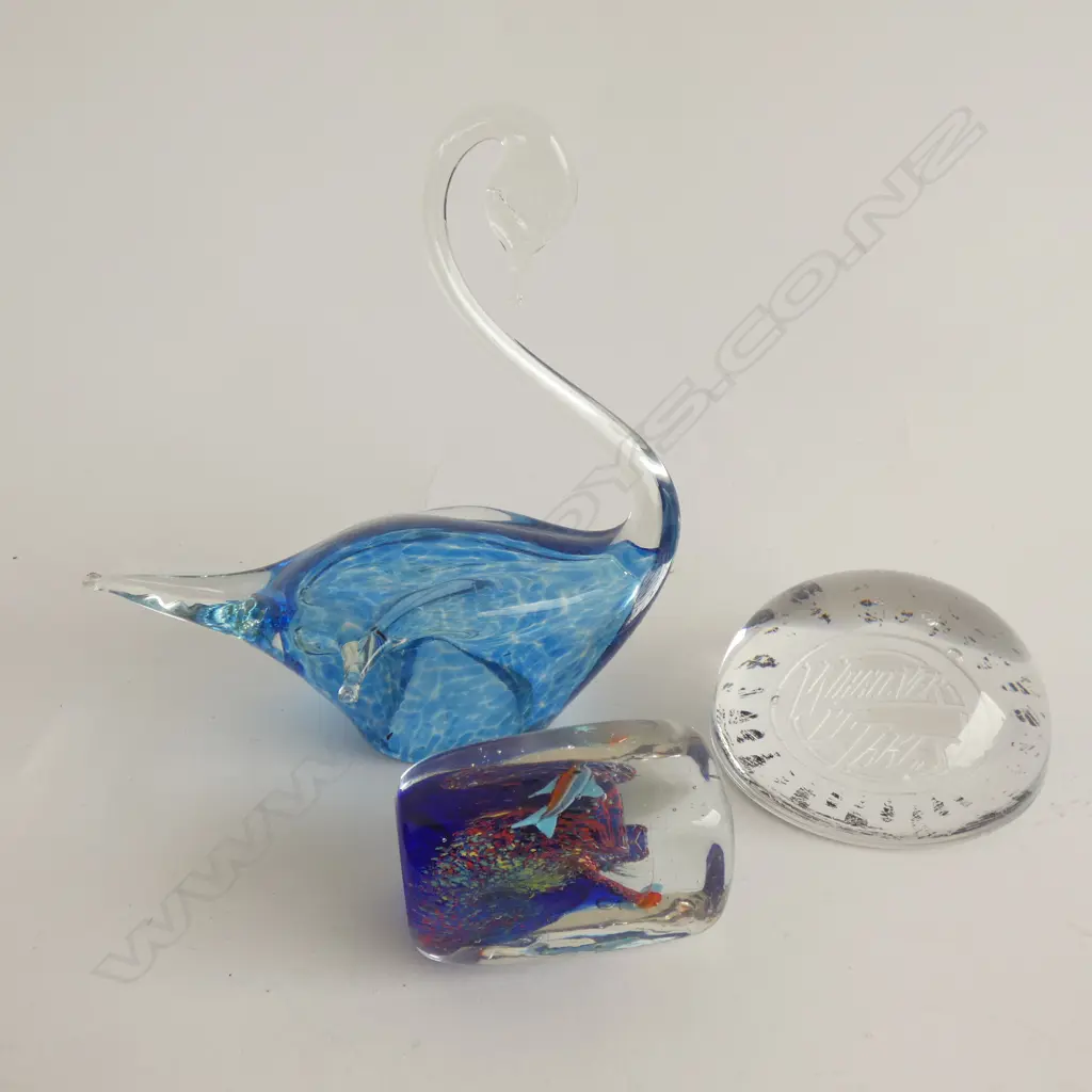 GLASS SWAN & 2 PAPERWEIGHTS Image 1++