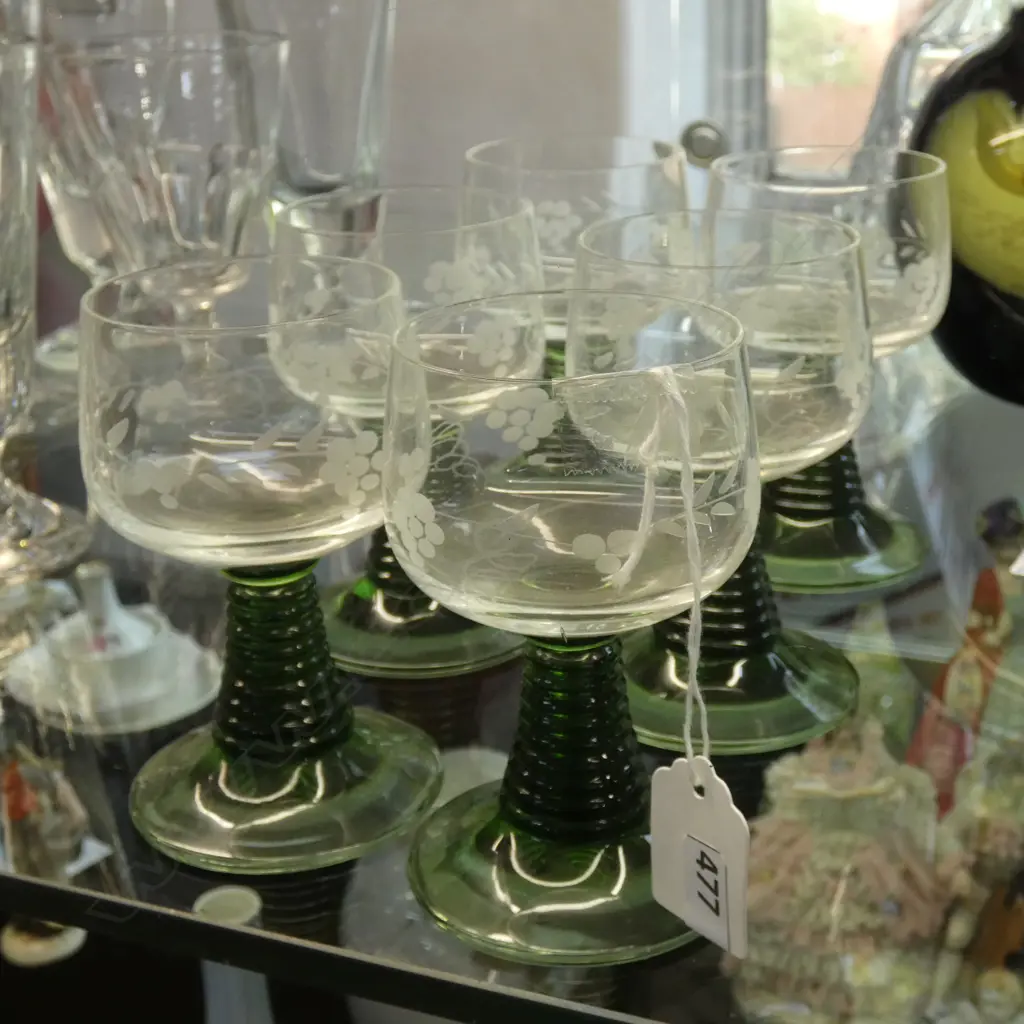 6 ETCHED & GREEN STEMMED WINE GLASSES H. 110MM Image 1++