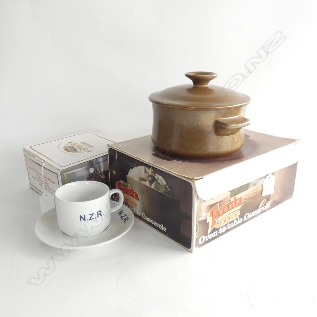 COM/TIVE NZ RAILWAYS CUP & SAUCER + ORIG. BOXED TEMUKA STONEWARE CASSEROLE 160 MM Image 1++
