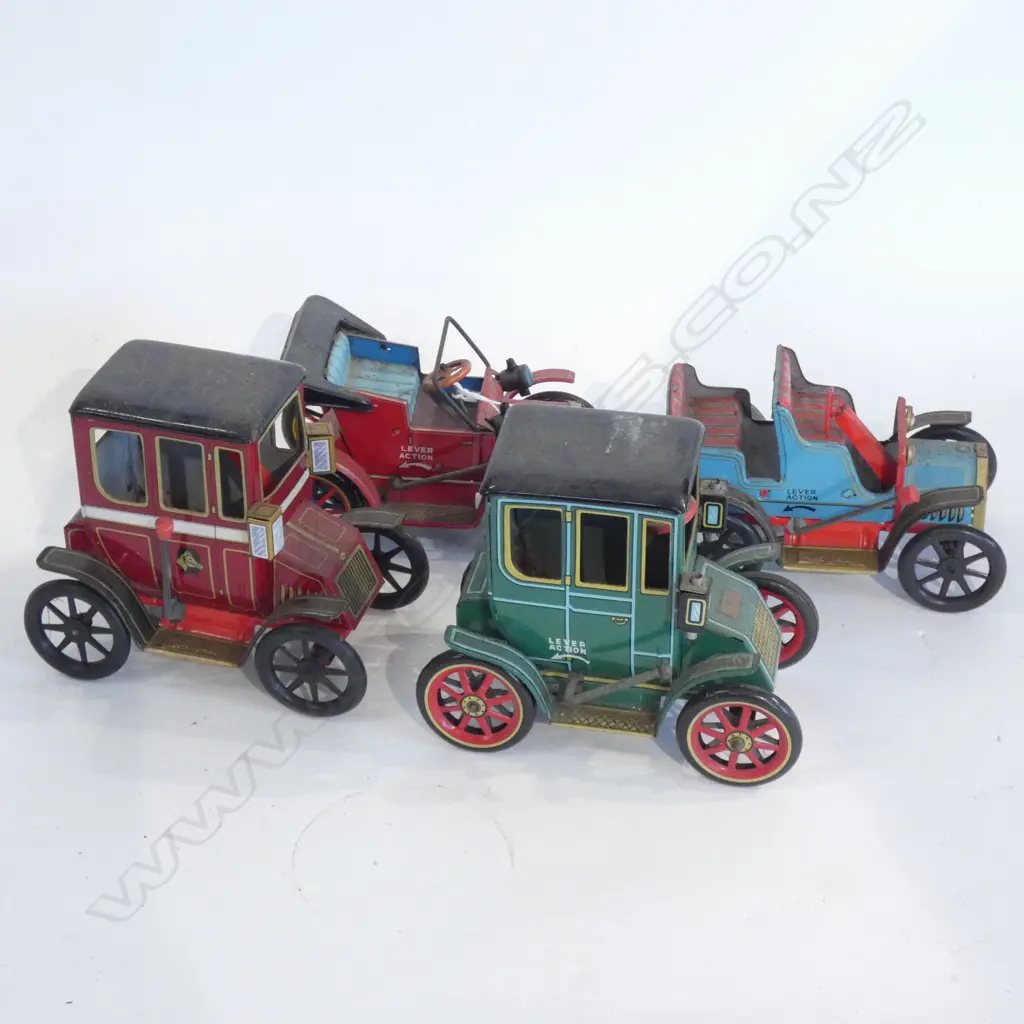 4 TIN PLATE VINTAGE MODEL CARS Image 1++