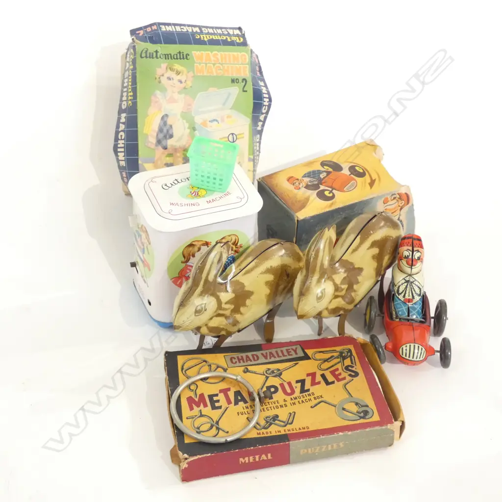 5 VINTAGE TOYS; TIN PLATE BUNNIES, RACER, WASHING MACHINE + METAL NAIL PUZZLES Image 1++