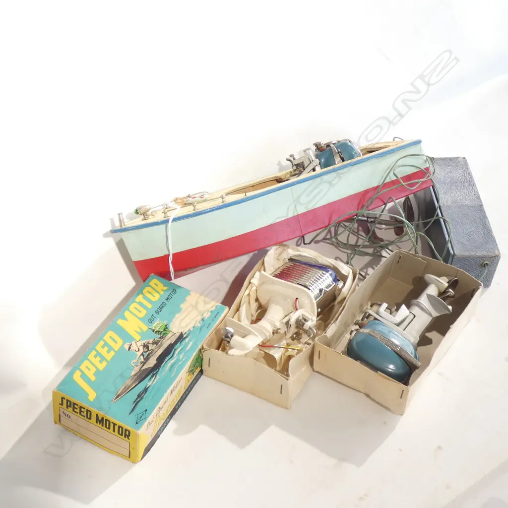 VINTAGE TOY BOAT + 3 SPEED MOTORS Image 1++