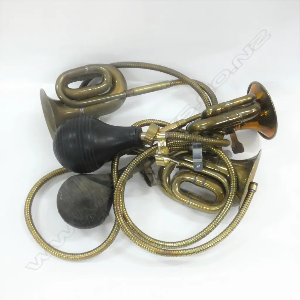 3 VINTAGE STYLE VEHICLE HORNS Image 1++