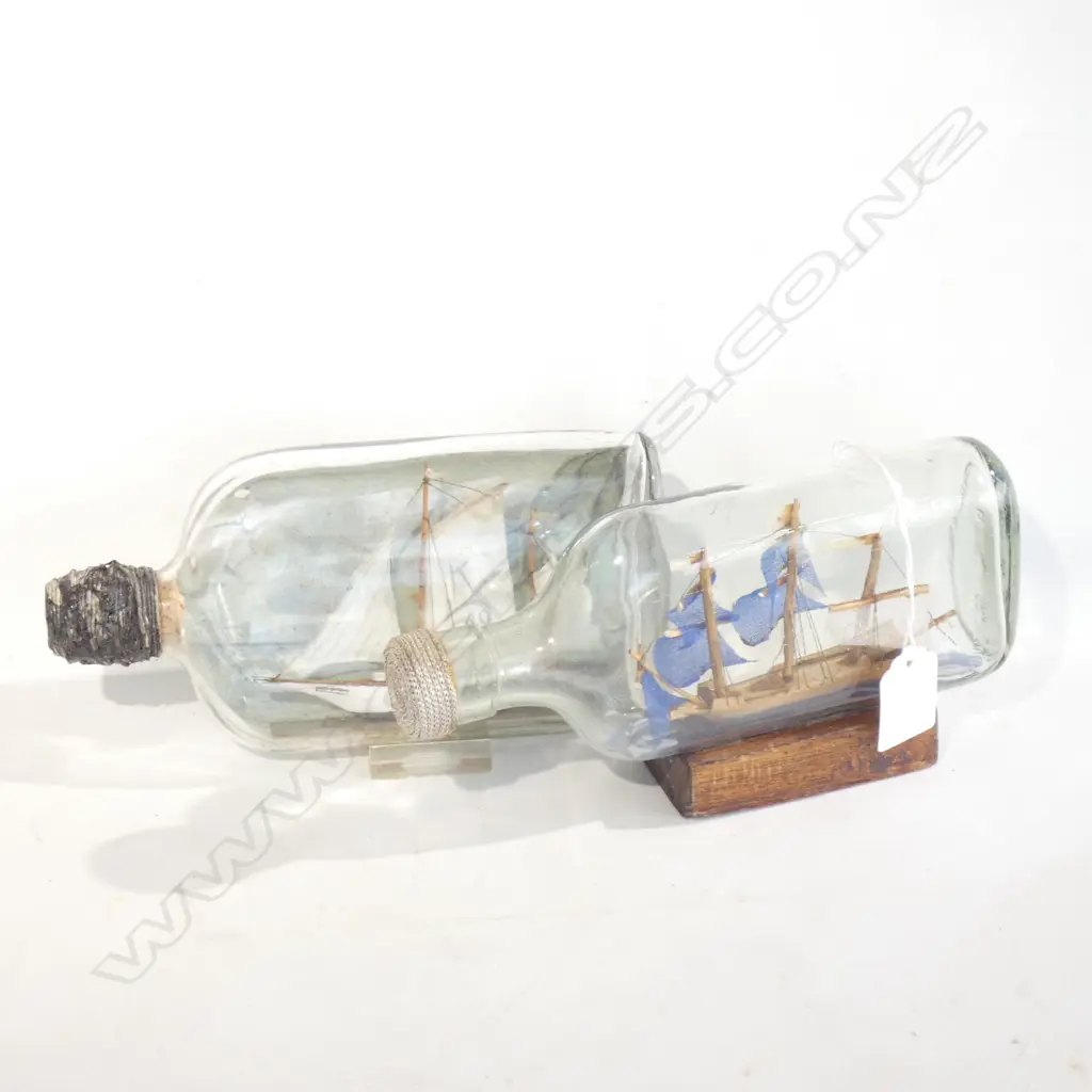 2 OLD SHIPS IN BOTTLES 'K49' L.200mm Image 1++