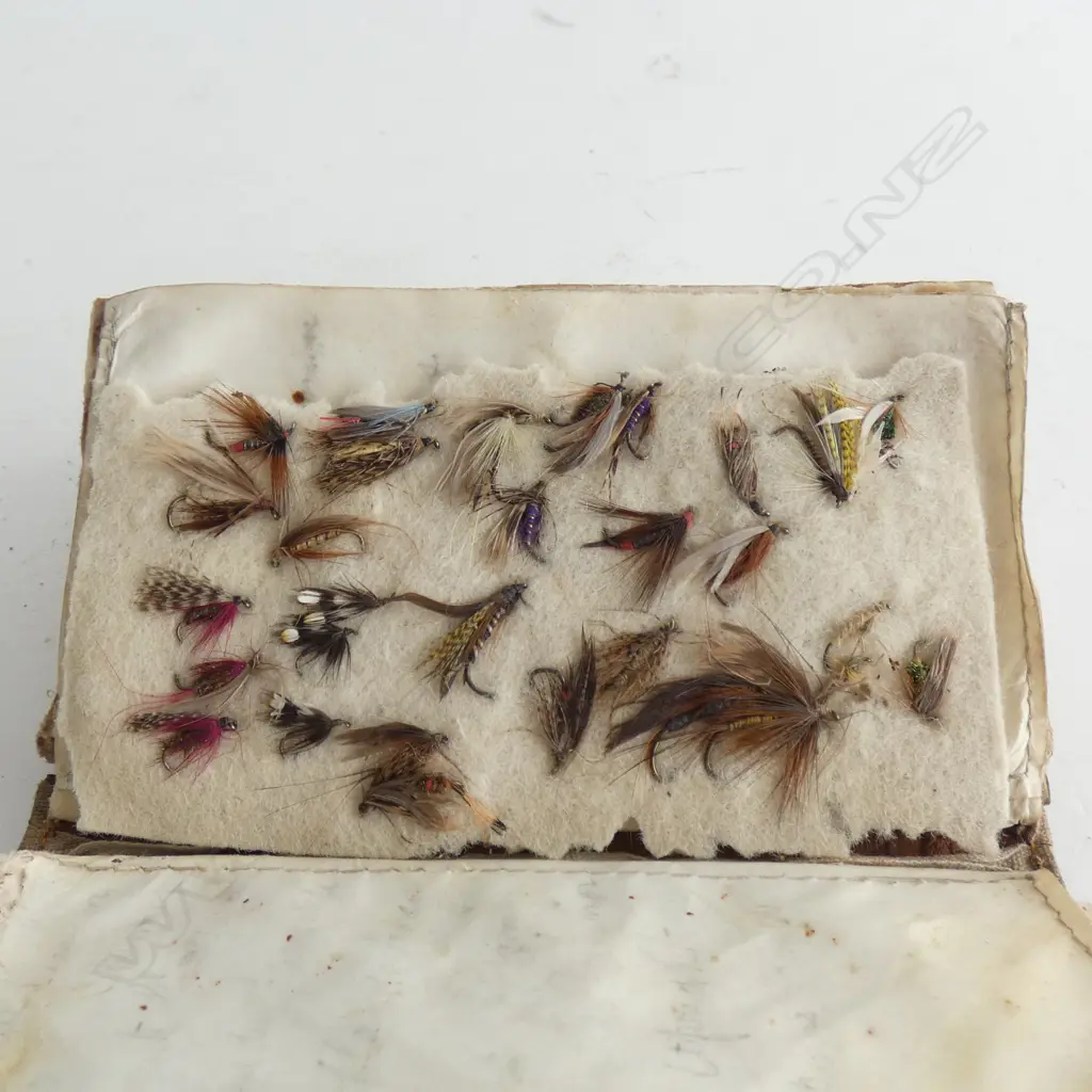 OLD LEATHER FLY WALLET W FLIES & LEADER Image 1++