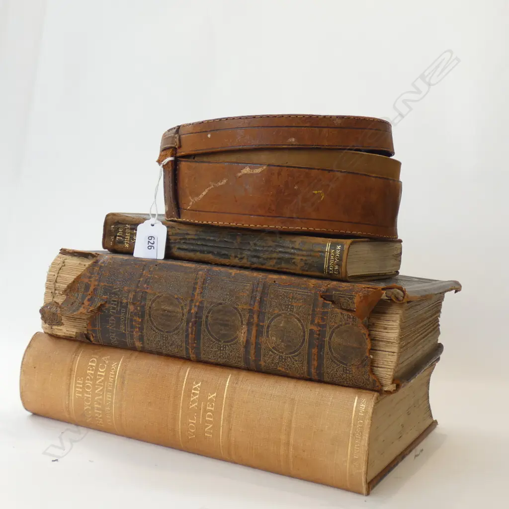 ANTIQUE BIBLE (A/F) + ENCYCLOPEDIA, 1913 YEAR BOOK, LEATHER COLLAR BOX Image 1++