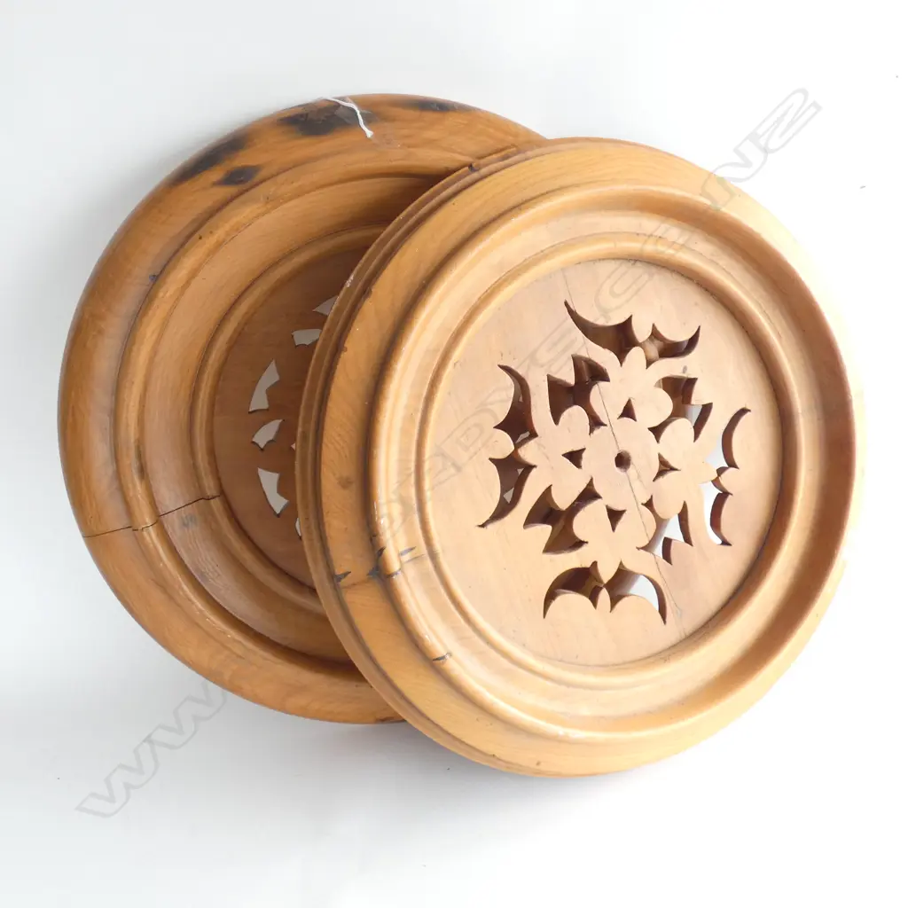 2 WOODEN VILLA CEILING ROSES 540mm dia Image 1++