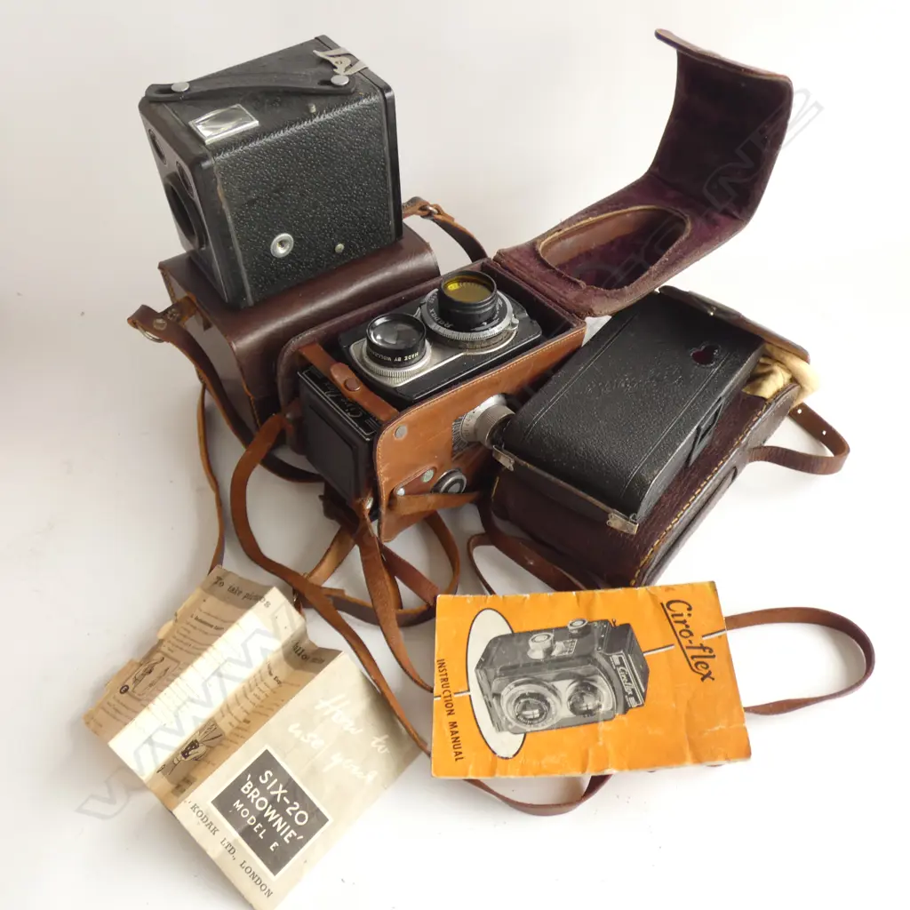 BOX LOT VINTAGE CAMERAS Image 1++