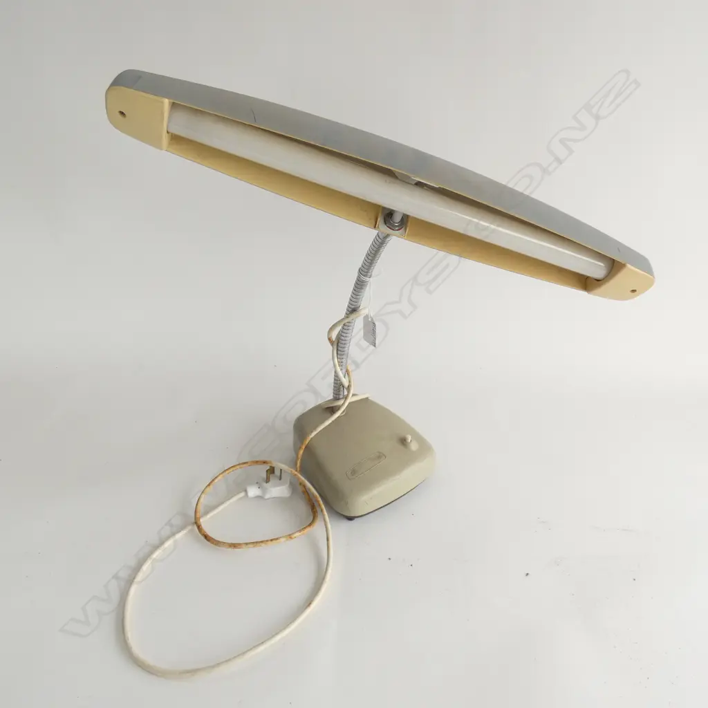 RETRO DESK LAMP Image 1++