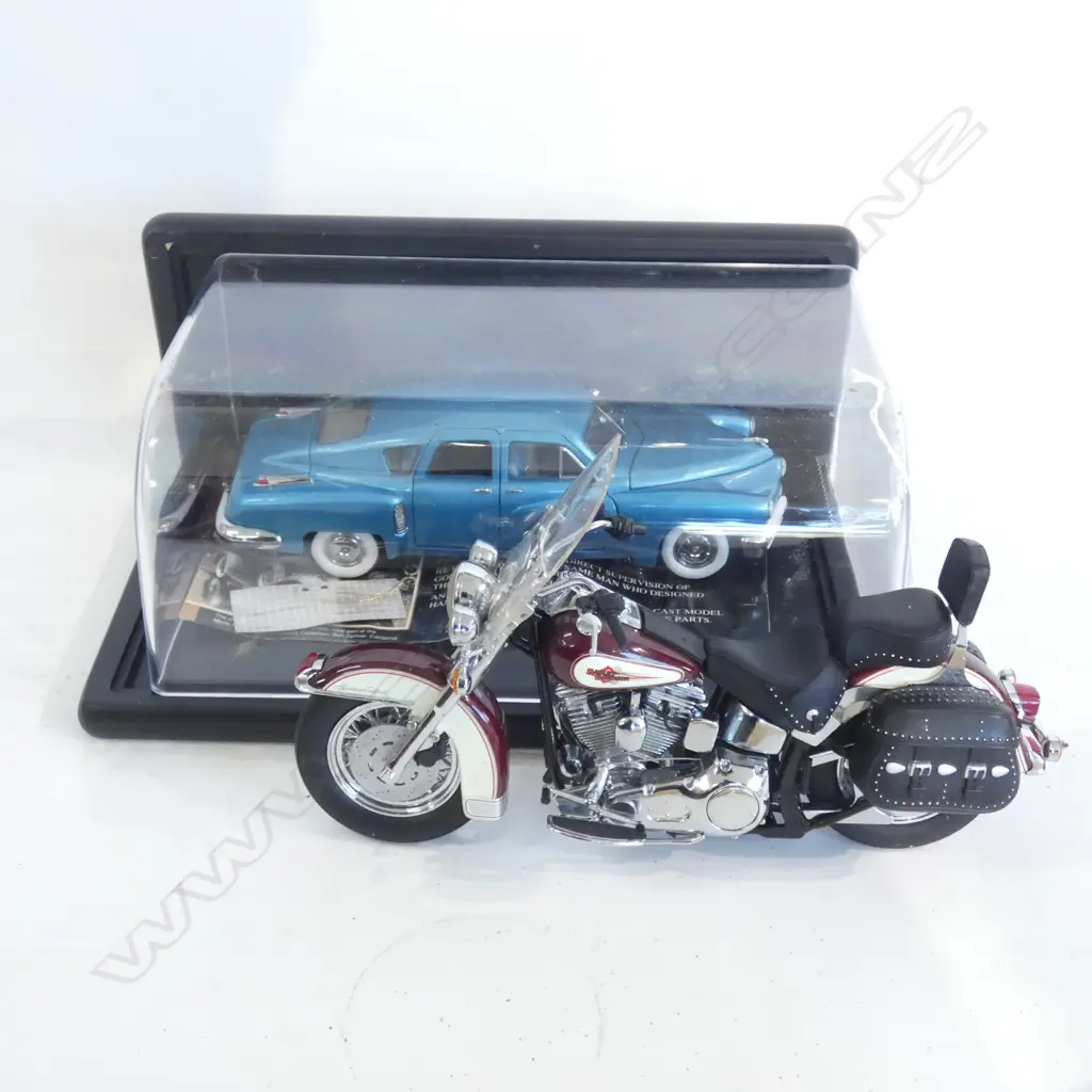 FRANKLIN MINT CAR IN CASE & HARLEY DAVIDSON Image 1++