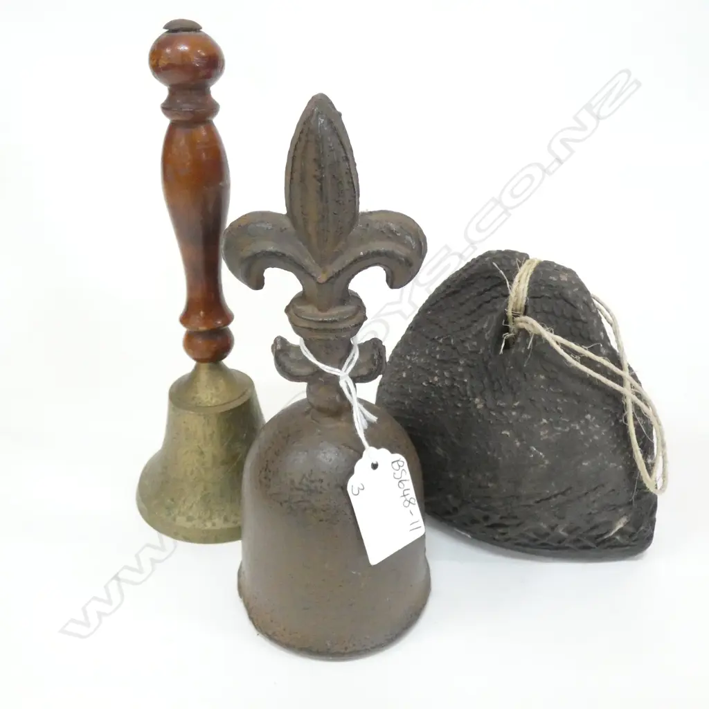 3 ASST BELLS; FLEUR DE LIS / TRIBAL & BRASS W WOOD HANDLE  H 200MM Image 1++