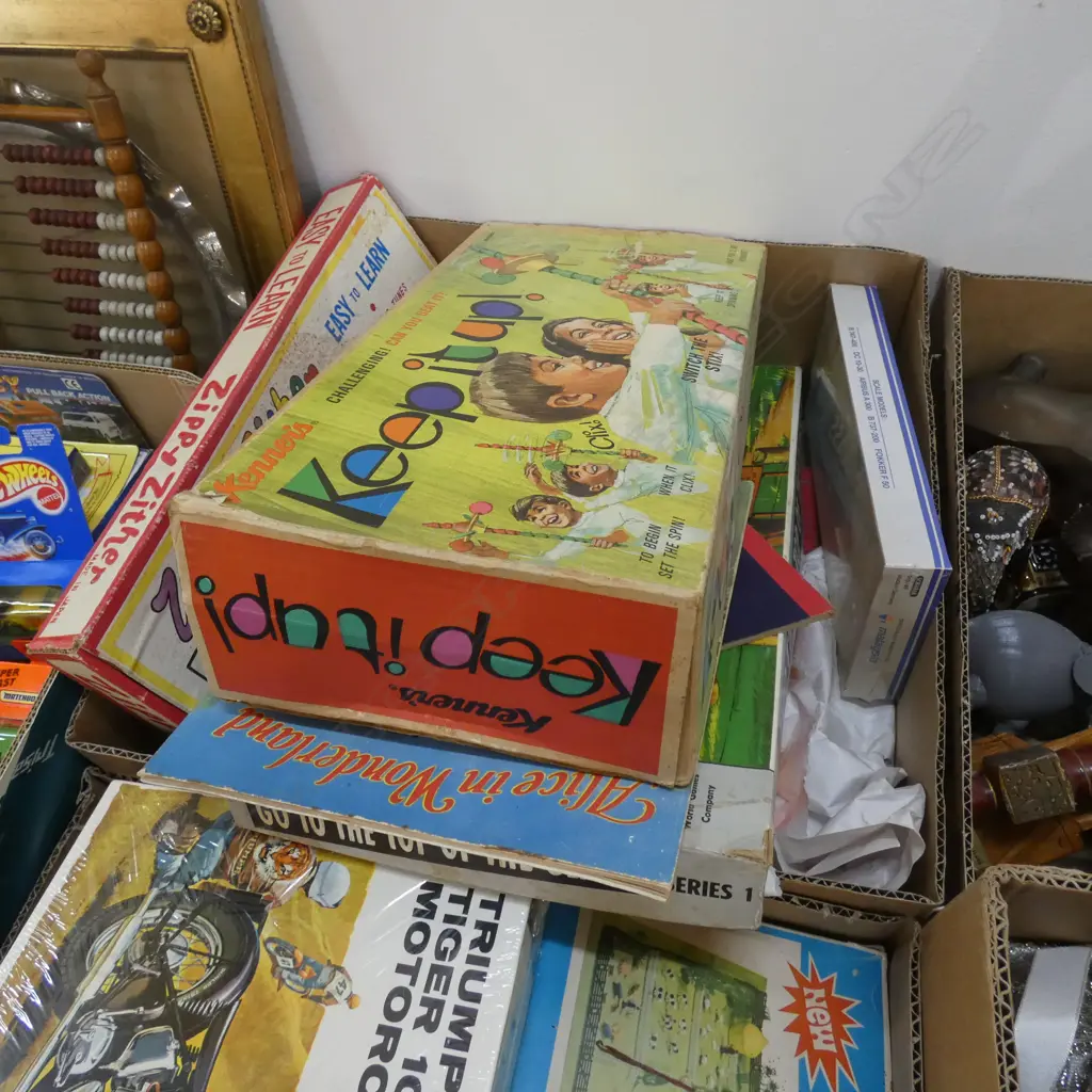 BOX LOT VINTAGE BOARD GAMES ETC Image 1++