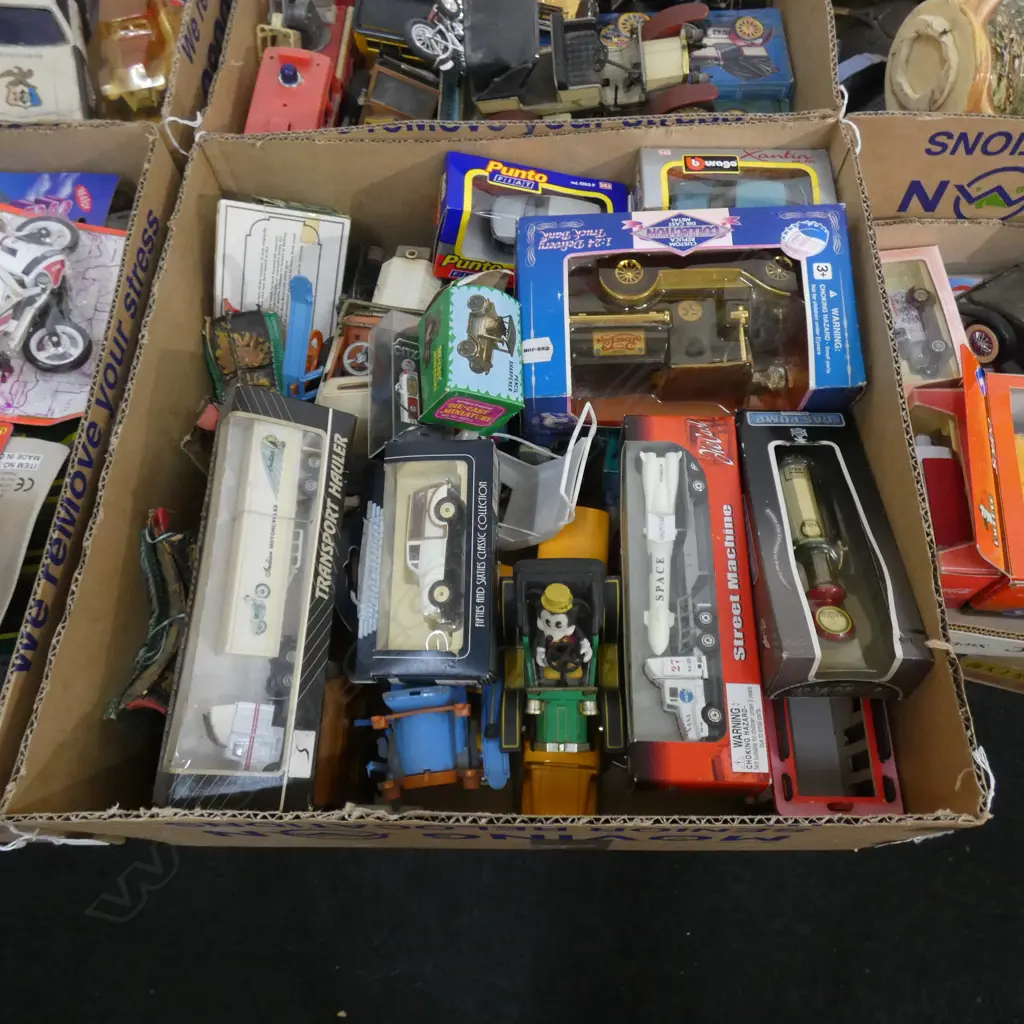 BOX LOT ASST. MODEL CARS Image 1++