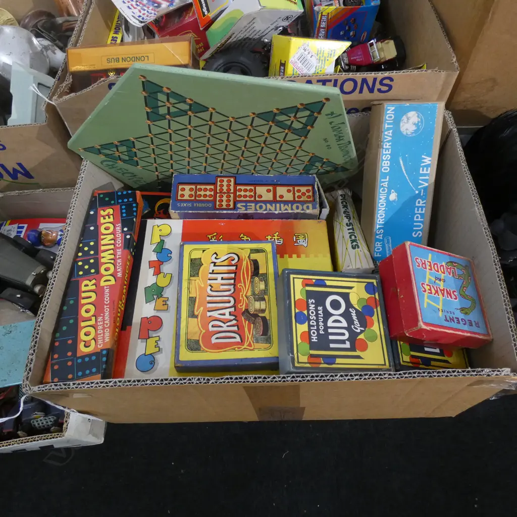 BOX LOT VINTAGE BOARD GAMES Image 1++