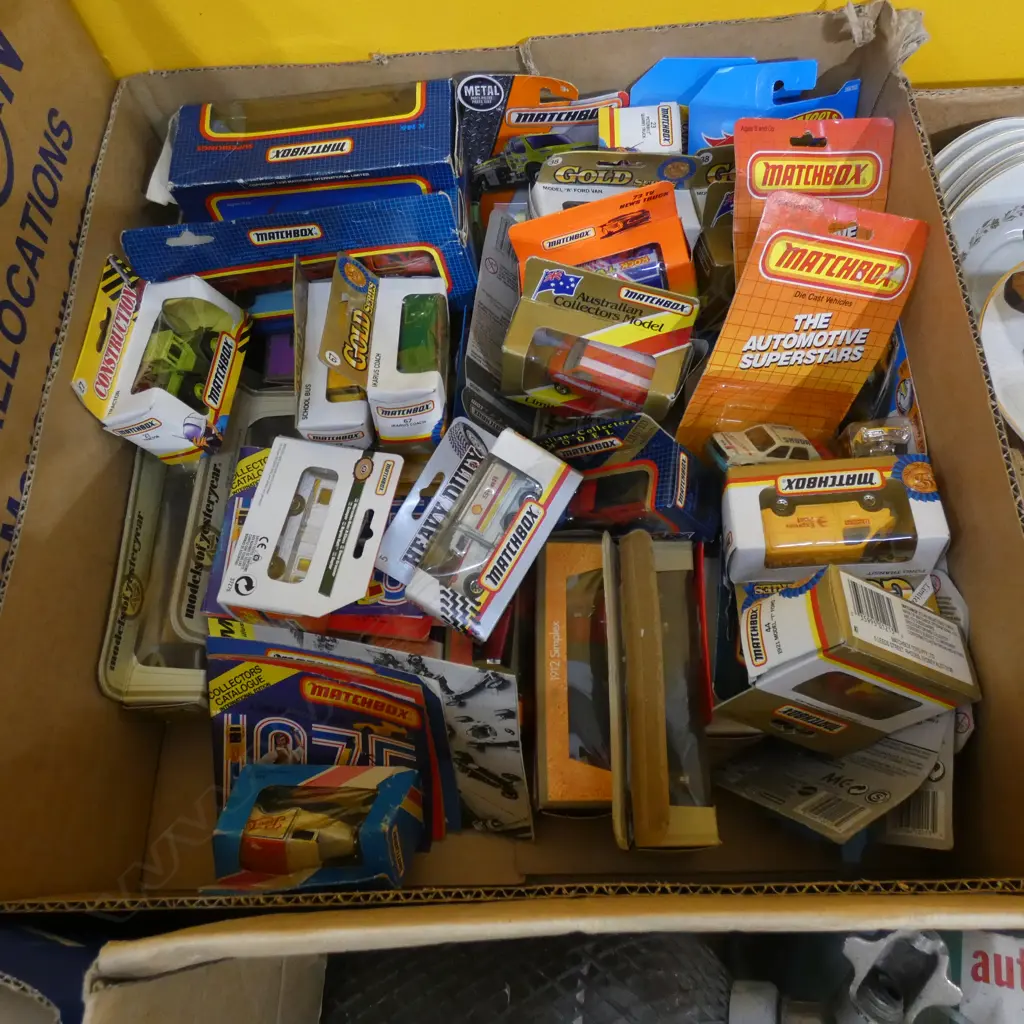 BOX LOT ASST. BOXED MODEL CARS Image 1++