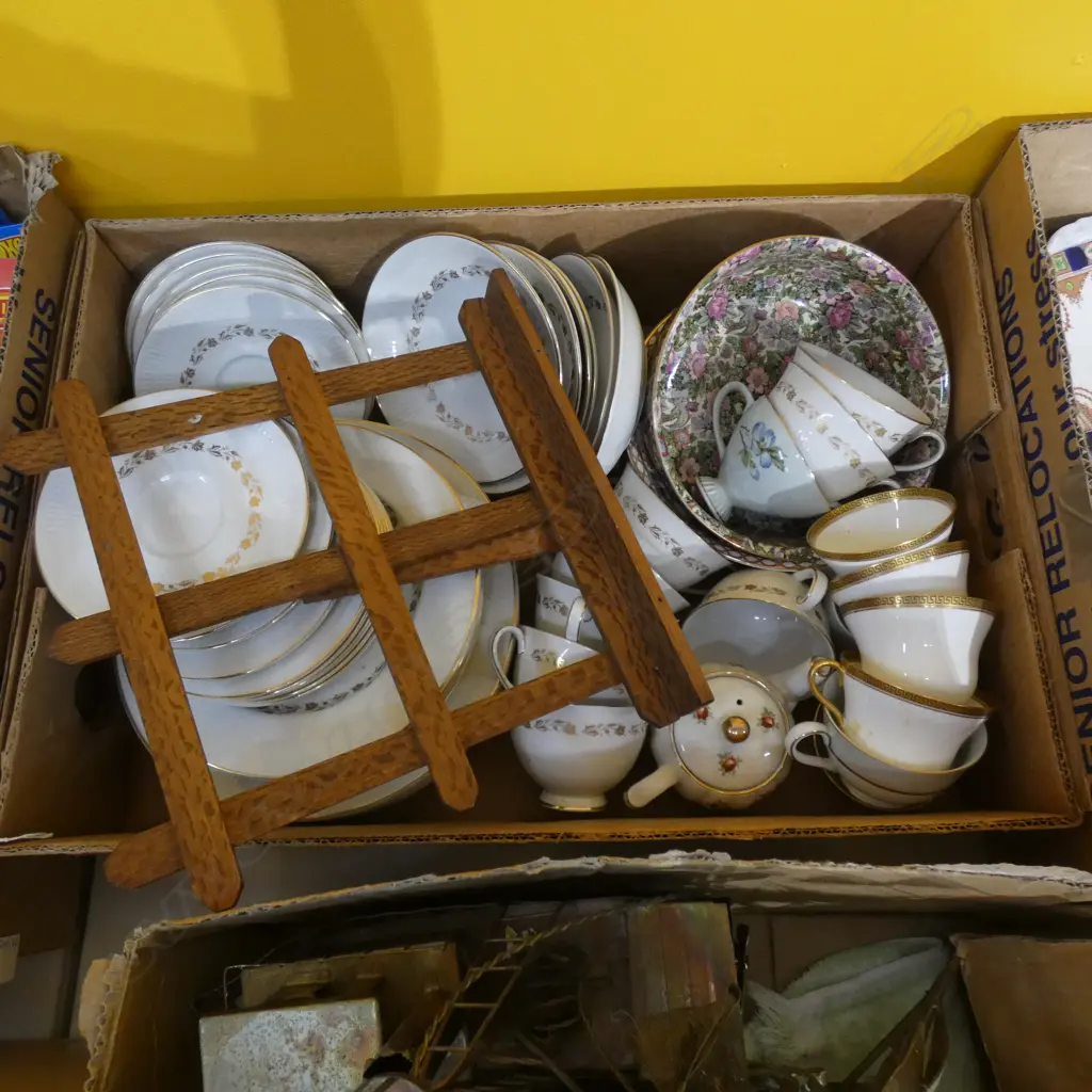 BOX LOT CHINA INCL. R/DOULTON 'FAIRFAX' PART DINNER SERVICE Image 1++