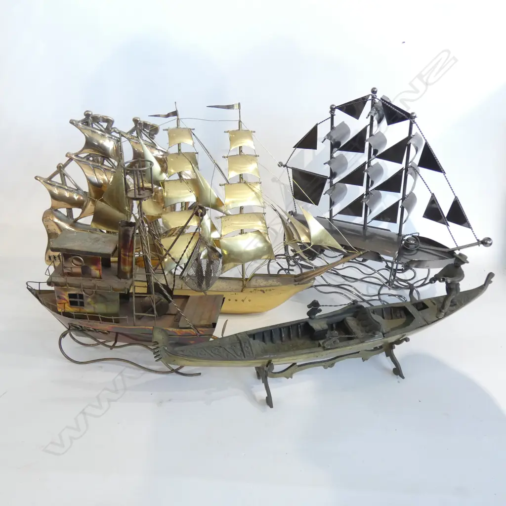BOX LOT METAL SHIPS  Image 1++